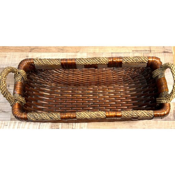 Sturdy Wicker Woven Basket With Rope, Storage,  Unique ShapePre-Owned - Picture 4 of 4